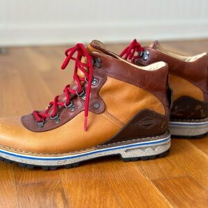 Merrell Sugarbush Hiking Boots Great condition women size 9.5